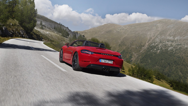 Illustration for article titled The 365 HP Porsche 718 GTS Has More Power, More Alcantara, Still The Same Number Of Cylinders